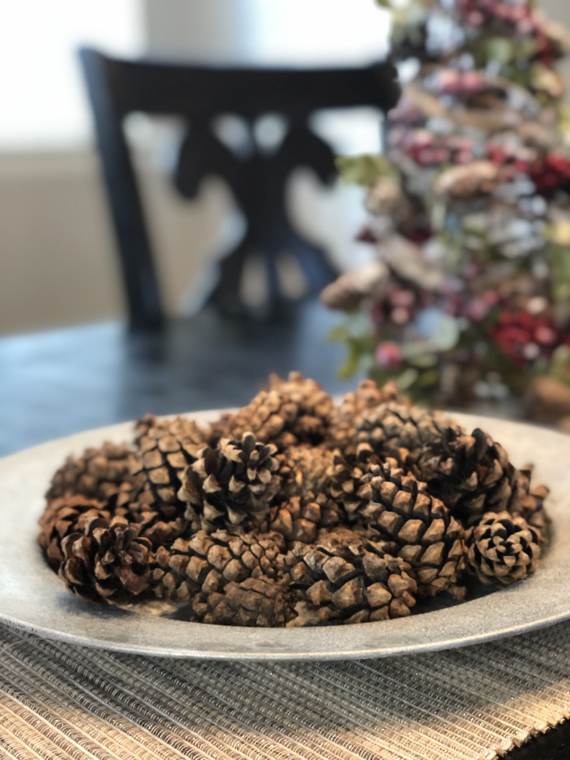 How to make DIY holiday scented pine cones